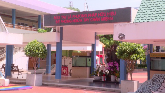 Kiểm soát tay chân miệng - “Chốt chặn” từ cổng trường mầm non - Ảnh 1.