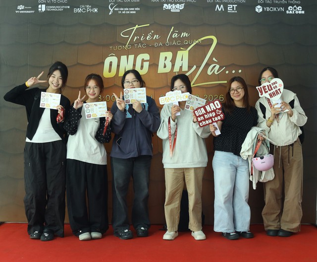 “Ông Bà là…”: Triển lãm đa giác quan giúp người trẻ chạm lại ký ức gia đình - Ảnh 5.