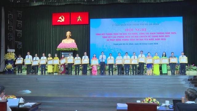 TP. Hồ Chí Minh phát động thi đua yêu nước gắn với mục tiêu tăng trưởng 2 con số - Ảnh 3.