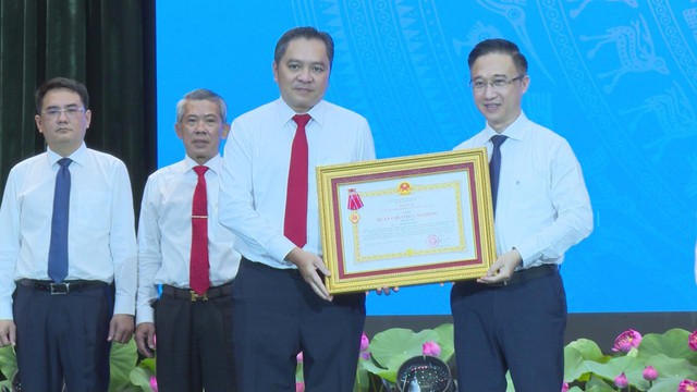 TP. Hồ Chí Minh phát động thi đua yêu nước gắn với mục tiêu tăng trưởng 2 con số - Ảnh 5.