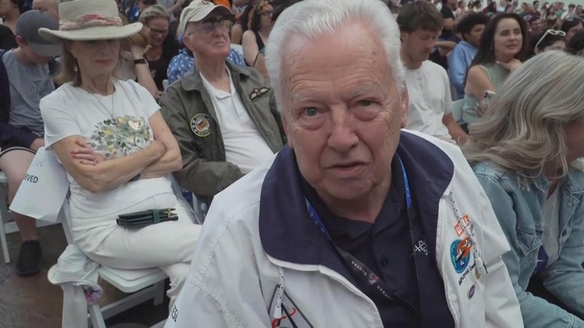 Artemis II hạ cánh thành công, khép lại hành trình quanh Mặt Trăng - Ảnh 4.