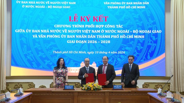 Ký kết chương trình phối hợp công tác về người Việt Nam ở nước ngoài - Ảnh 3.