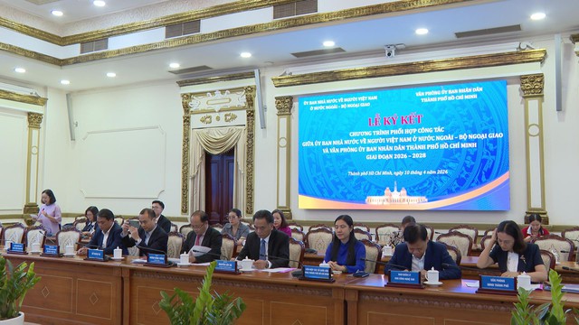 Ký kết chương trình phối hợp công tác về người Việt Nam ở nước ngoài - Ảnh 4.