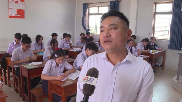 Gieo chữ tiếng Việt nơi đất bạn: Mái trường thắm tình hữu nghị Việt - Lào - Ảnh 2.