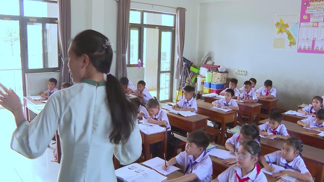 Gieo chữ tiếng Việt nơi đất bạn: Mái trường thắm tình hữu nghị Việt - Lào - Ảnh 5.