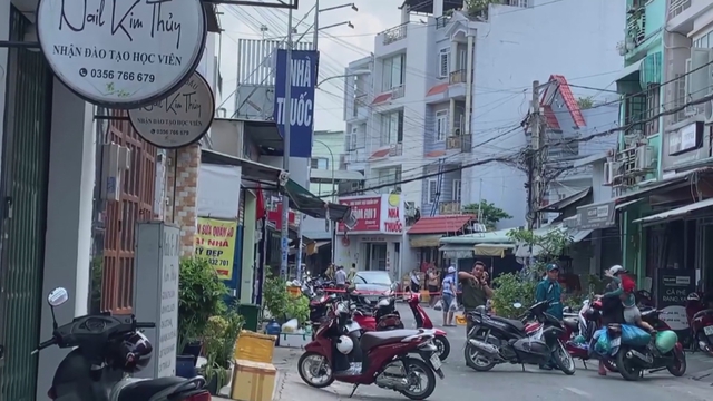 Hỗ trợ 65 triệu đồng cho các nạn nhân trong vụ cháy nhà trọ tại phường Tân Thới Hiệp- Ảnh 1.