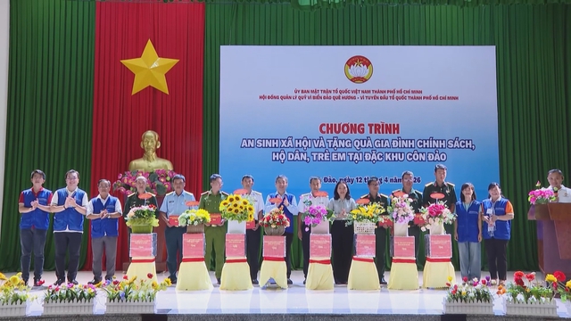 Ấm áp nghĩa tình TP. Hồ Chí Minh dành cho quân dân huyện đảo Côn Đảo - Ảnh 3.