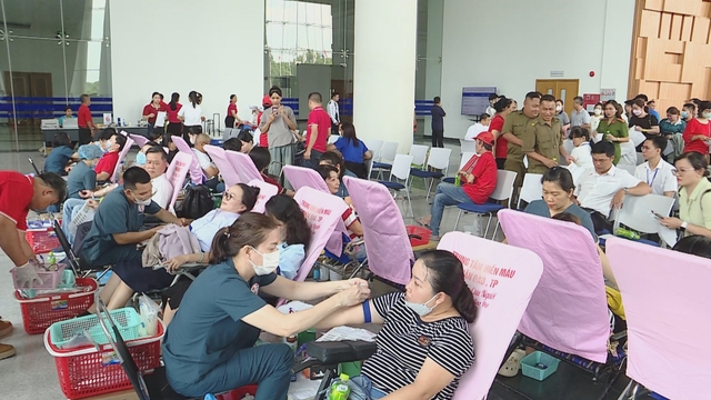 Vươn khơi - Ngày 13/4/2026 | Hơn 15 tỷ USD vốn FDI đầu tư vào Việt Nam trong quý I/2026 - Ảnh 3.