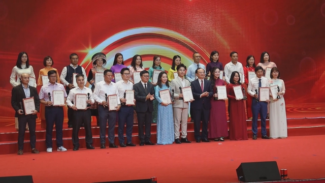 Thời sự trưa HTV ngày 14/4/2026 | Bế mạc Liên hoan Phát thanh toàn quốc năm 2026 - Ảnh 1.