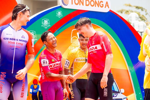 Ảnh đẹp chặng 11 Cúp Truyền hình 2026: Giữa miền Trung nắng gió- Ảnh 13.