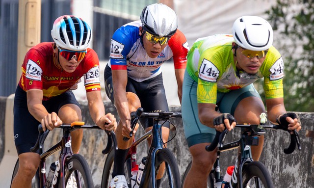 Ảnh đẹp chặng 11 Cúp Truyền hình 2026: Giữa miền Trung nắng gió- Ảnh 6.