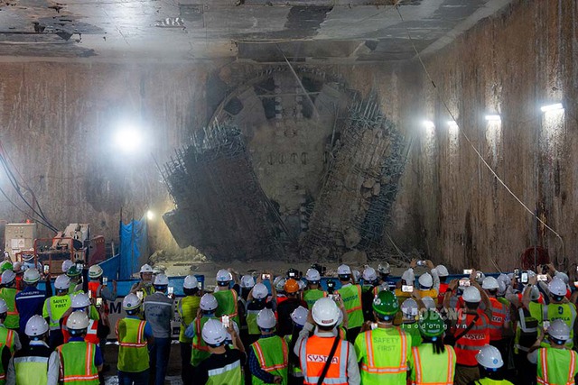Metro Nhổn - Ga Hà Nội: Chính thức xuyên hầm toàn tuyến - Ảnh 1.
