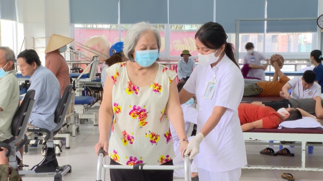 TP. Hồ Chí Minh hướng tới chăm sóc toàn diện người yếu thế - Ảnh 1.