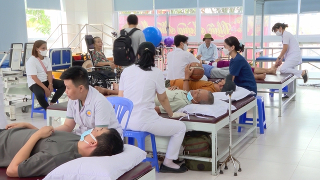 TP. Hồ Chí Minh hướng tới chăm sóc toàn diện người yếu thế - Ảnh 2.