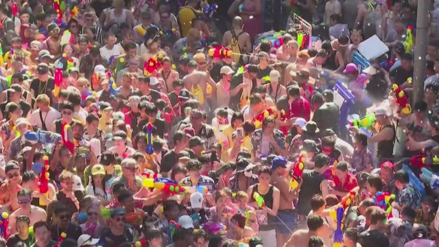 Tưng bừng lễ hội té nước mừng năm mới từ Thái Lan đến Myanmar - Ảnh 1.