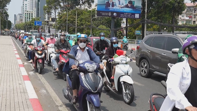 60 Giây ngày 15/4/2026 | TP. Hồ Chí Minh: Hệ thống bán lẻ tìm giải pháp ổn định thị trường- Ảnh 1.