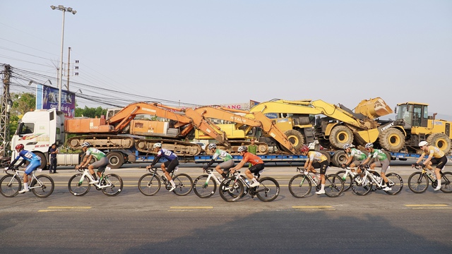 Ảnh đẹp chặng 12 | Cúp Truyền hình 2026: Những vòng quay rực rỡ trên cung đường duyên hải - Ảnh 18.