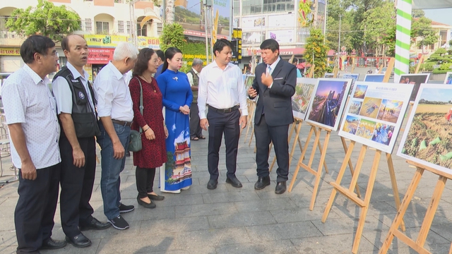 Triển lãm ảnh lan tỏa tình yêu với TP. Hồ Chí Minh- Ảnh 3. Triển lãm ảnh lan tỏa tình yêu với TP. Hồ Chí Minh- Ảnh 3.
