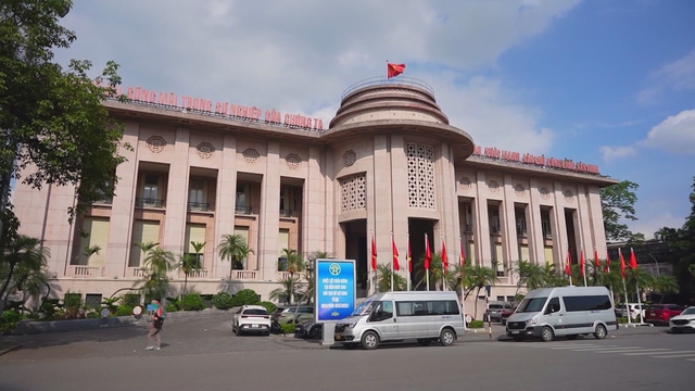 Ngân hàng thương mại đồng loạt giảm lãi suất, tạo dư địa giảm lãi suất cho vay - Ảnh 3.