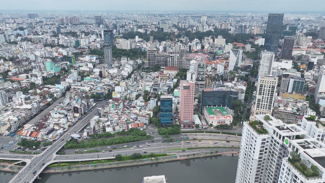Ngân hàng thương mại đồng loạt giảm lãi suất, tạo dư địa giảm lãi suất cho vay - Ảnh 2.