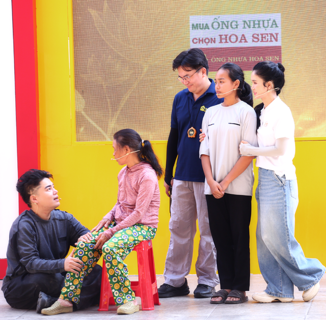 Mái ấm gia đình Việt: Xót xa cô bé sống trọ một mình từ nhỏ - Ảnh 3.