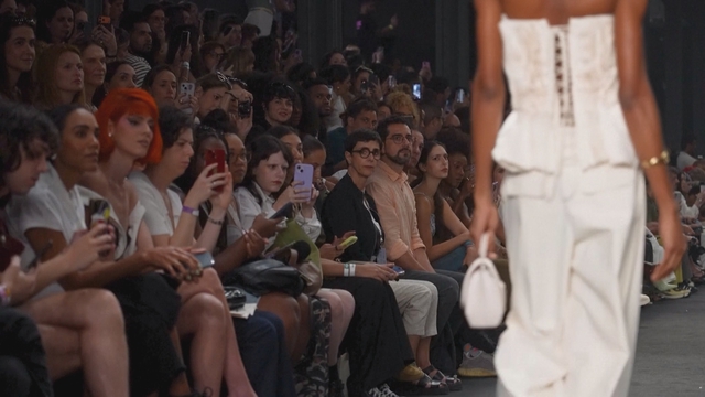 Tuần lễ thời trang Rio De Janeiro trở lại sau 12 năm vắng bóng- Ảnh 2. Tuần lễ thời trang Rio De Janeiro trở lại sau 12 năm vắng bóng- Ảnh 2.