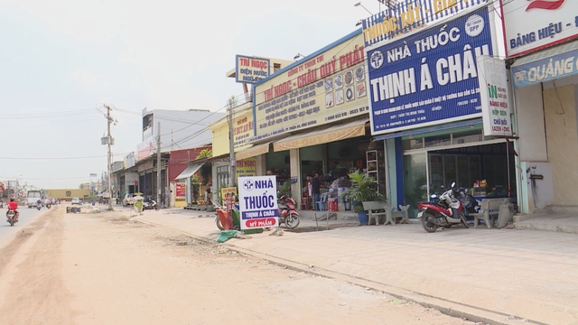Nhiều hố trồng cây không che chắn trên đường Lý Tự Trọng, tiềm ẩn nguy cơ mất an toàn - Ảnh 3.
