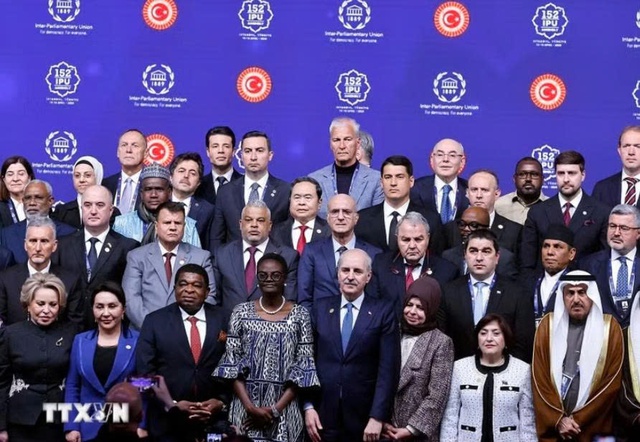 Chủ tịch Quốc hội Trần Thanh Mẫn cùng đoàn Việt Nam dự lễ khai mạc IPU-152 - Ảnh 1.