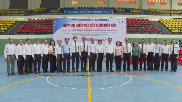 Thời sự HTV ngày 17/4/2026 |TP. Hồ Chí Minh: Hơn 100 bệnh viện ra quân khám sức khoẻ, khám sàng lọc cho người dân - Ảnh 1.