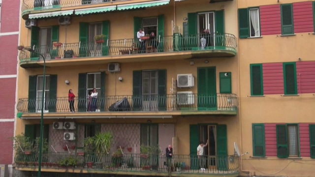 Italia: Nhóm cướp bắt giữ 25 con tin giữa trung tâm thành phố - Ảnh 2.