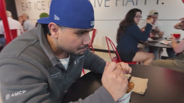 Đừng hôn nhau sau khi thưởng thức đặc sản này ở Mỹ - Ảnh 3.