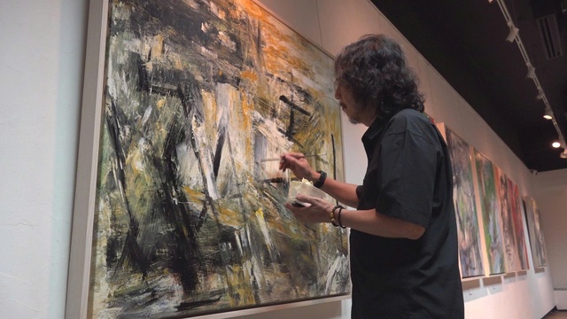 Triển lãm của họa sĩ Trần Hải Minh và Trần Lưu Mỹ: Mỗi bức tranh một tâm cảnh - Ảnh 1.