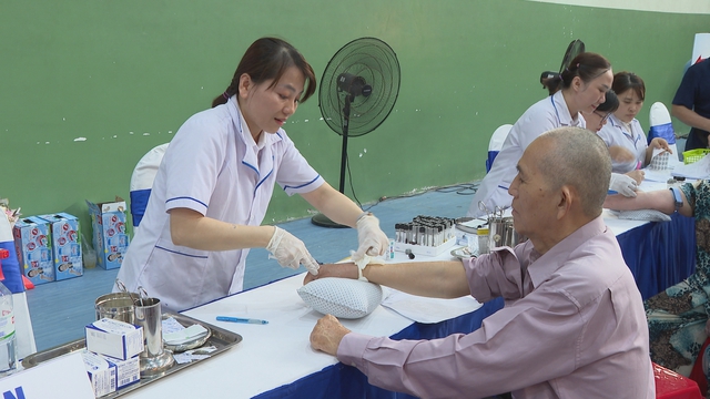TP. Hồ Chí Minh ra quân khám sức khỏe toàn dân quy mô lớn nhất từ trước đến nay - Ảnh 7.