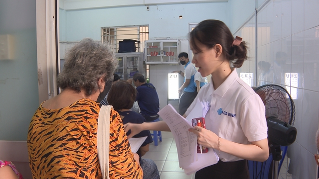 Khám sức khỏe miễn phí cho người dân phường Thạnh Mỹ Tây - Ảnh 2.