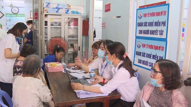 Khám sức khỏe miễn phí cho người dân phường Thạnh Mỹ Tây - Ảnh 4.