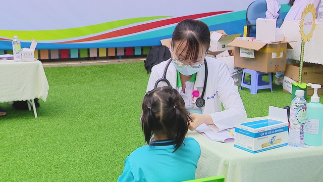 Tầm soát tim bẩm sinh, dinh dưỡng cho trẻ em vùng ven TP. Hồ Chí Minh - Ảnh 3.