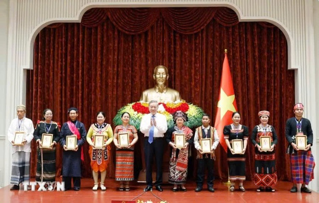Tổng Bí thư, Chủ tịch nước: Già làng, trưởng bản góp phần củng cố khối đại đoàn kết toàn dân tộc - Ảnh 1.