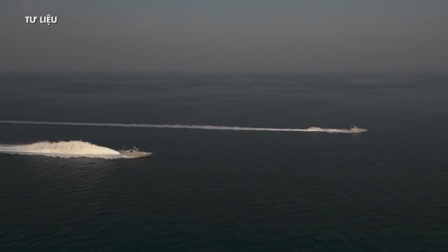 Iran cảnh báo tấn công tàu qua eo biển Hormuz- Ảnh 1.