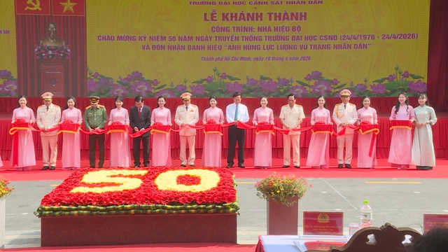Trường Đại học Cảnh sát Nhân dân kỷ niệm 50 năm Ngày truyền thống và đón nhận danh hiệu Anh hùng Lực lượng vũ trang Nhân dân- Ảnh 1.
