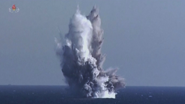 Hàn Quốc: Triều Tiên phóng loạt tên lửa đạn đạo ra biển- Ảnh 2.