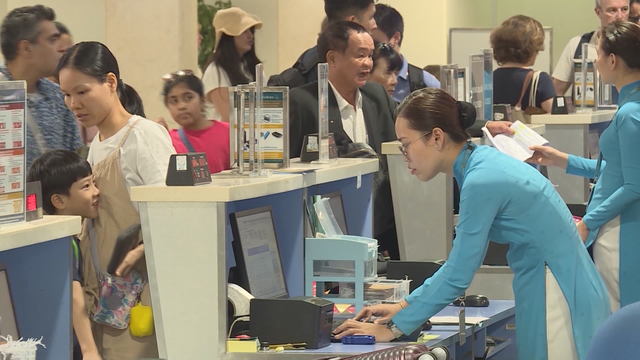 Thời sự trưa HTV ngày 2/4/2026 | Hàng không, du lịch ứng phó với giá xăng dầu - Ảnh 3.