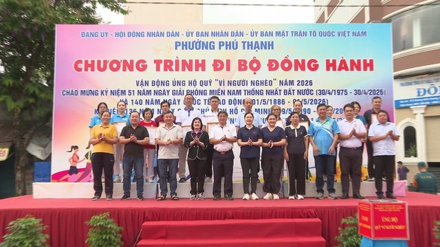 Phường Phú Thạnh vận động hơn 1,3 tỷ đồng qua chương trình đi bộ vì người nghèo - Ảnh 4.
