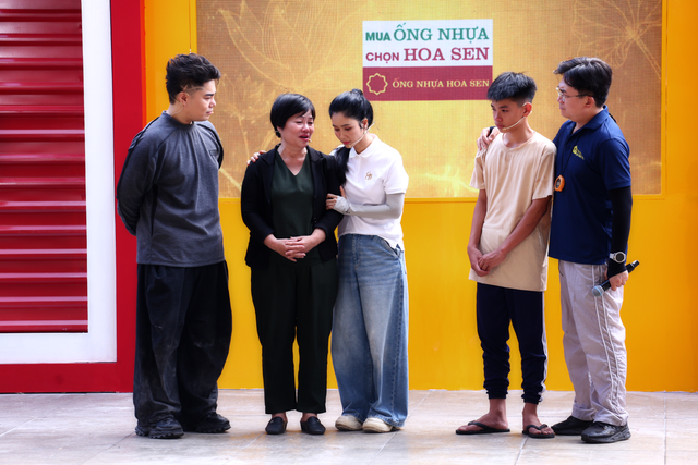 Khải Minh sống nhờ hàng xóm 10 năm, mong sớm thành tài chữa bệnh cho mẹ - Ảnh 11.