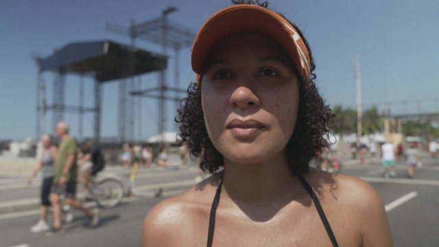 Người hâm mộ học nhảy Waka Waka trước thềm đêm nhạc của Shakira tại Brazil - Ảnh 1.