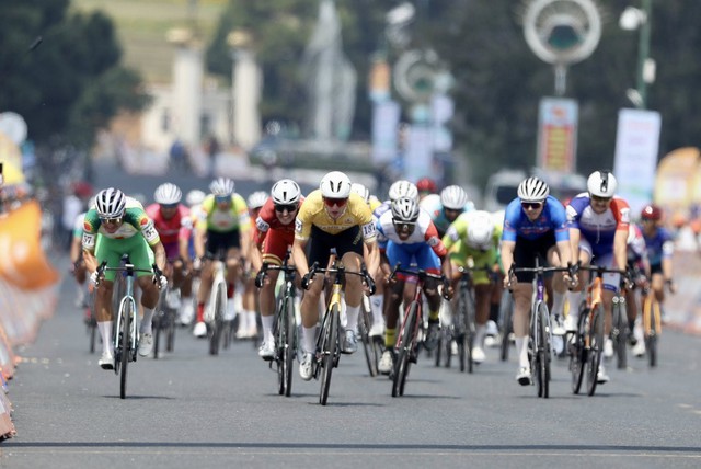 Chặng 17 Cúp Truyền hình 2026: Anton Popov tiếp tục chiến thắng chặng - Ảnh 6.