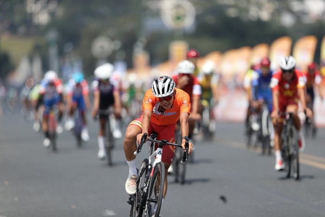 Chặng 17 Cúp Truyền hình 2026: Anton Popov tiếp tục chiến thắng chặng - Ảnh 5.