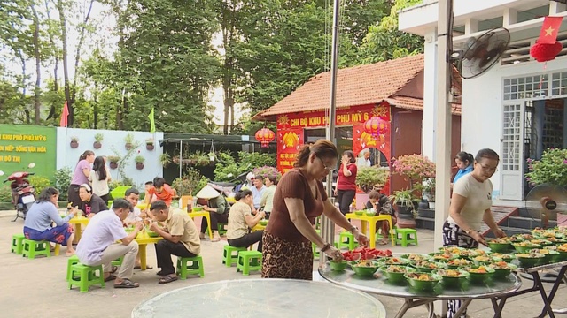 Trao bữa ăn, lan tỏa yêu thương - Ảnh 2.