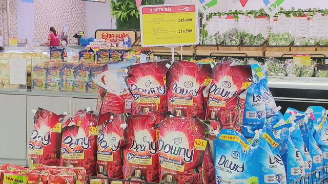 Thị trường bán lẻ TP. Hồ Chí Minh tăng tốc, "chạy đua" khuyến mãi dịp 30/4 - 1/5 - Ảnh 2.