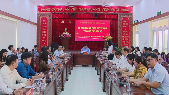 Ban Thường vụ Thành ủy công bố quyết định nhân sự Đảng bộ các cơ quan Đảng Thành phố - Ảnh 1.