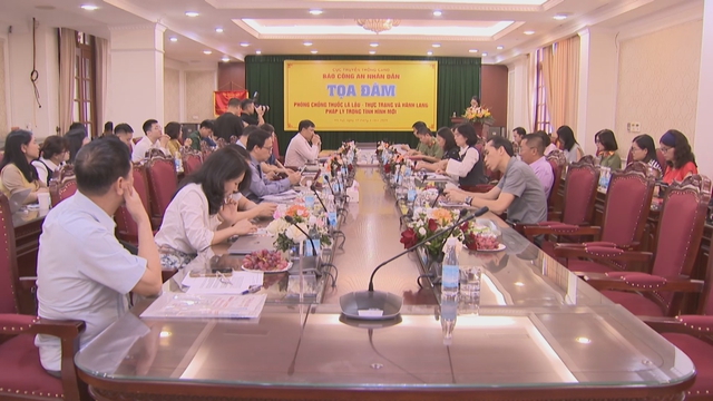 Thời sự trưa HTV ngày 24/4/2026 | Kiểm soát khâu bán lẻ, tăng mạnh chế tài để ngăn chặn thuốc lá lậu - Ảnh 2.